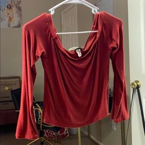 Off the shoulders crop!